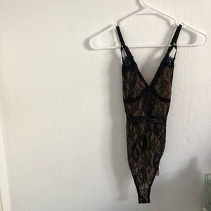 BLACK LACE BODYSUIT